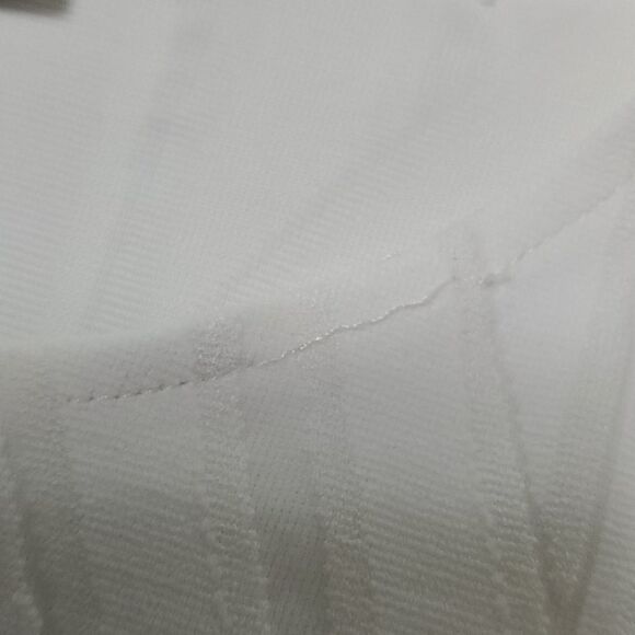 ANDRIA LIEW, STRETCH TOP, size small, white. Beautiful fabric. - Picture 3 of 10